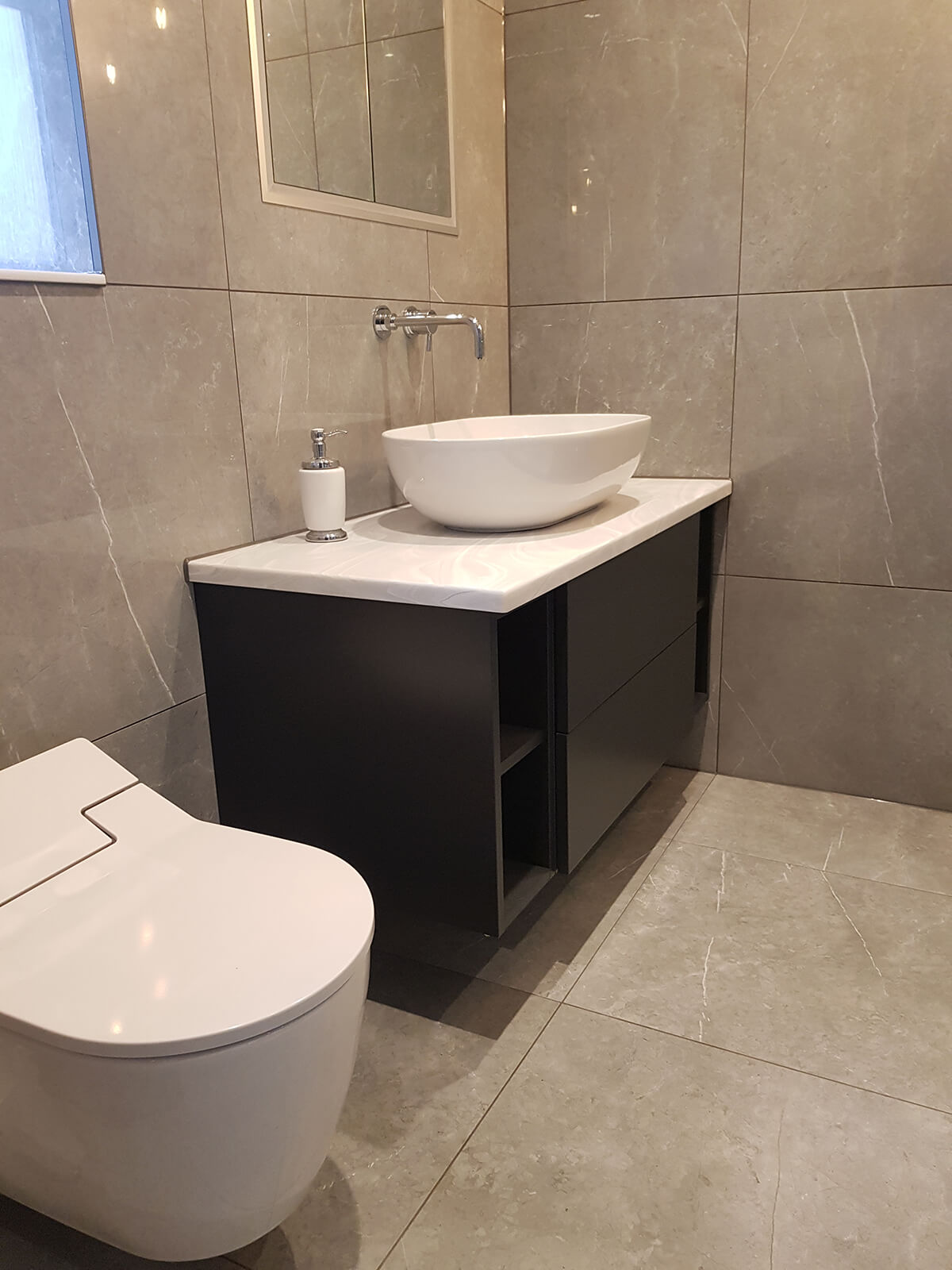 Collins En-suite 1