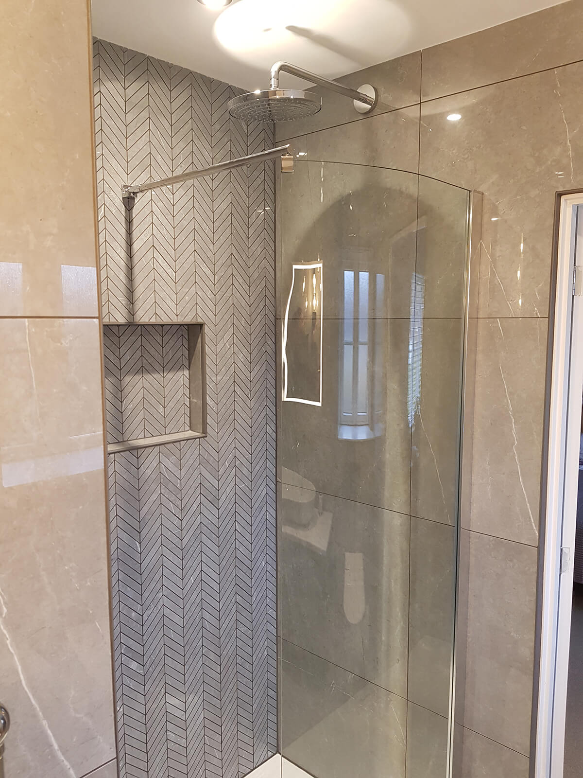 Collins En-suite 10