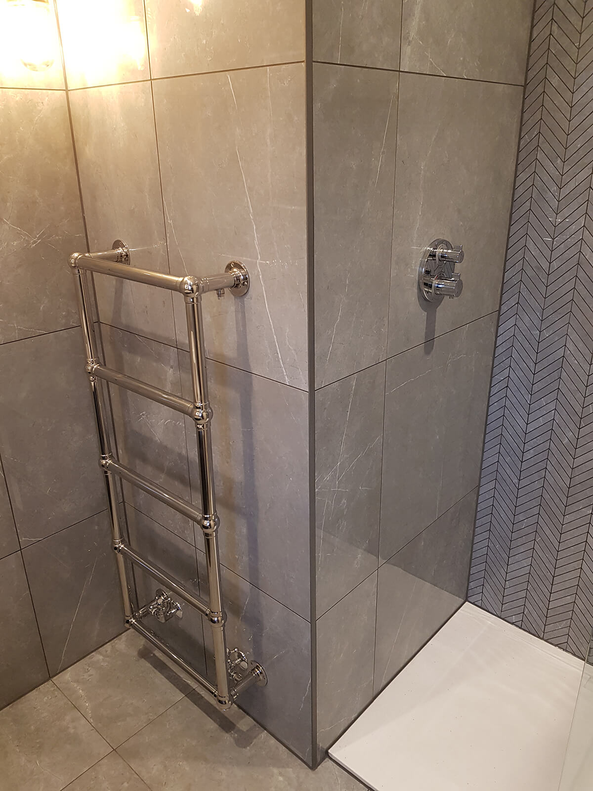 Collins En-suite 6