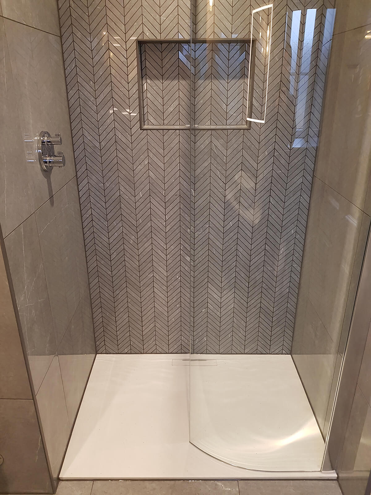 Collins En-suite 8
